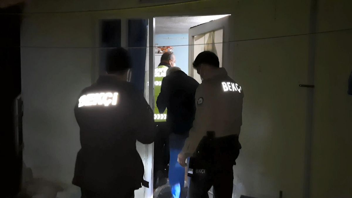 Bursa'da evinde baygın halde bulunan şeker hastası kadını polis kurtardı