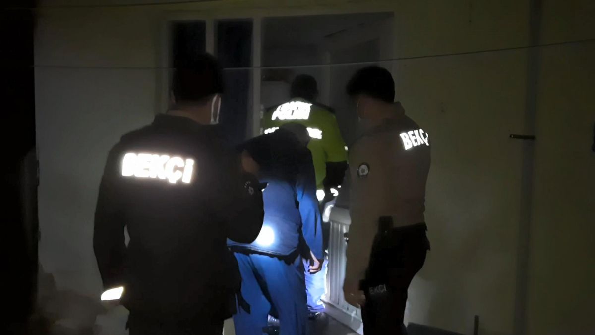 Bursa'da evinde baygın halde bulunan şeker hastası kadını polis kurtardı