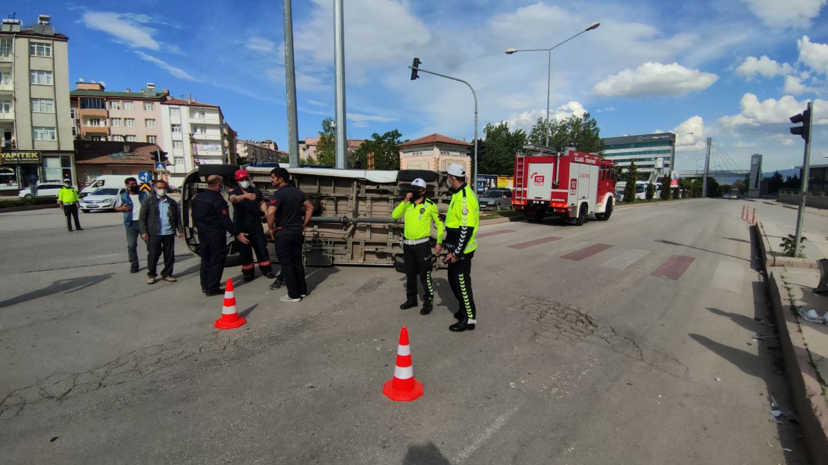 Elazığ'da korona hastasını taşıyan ambulans kaza yaptı