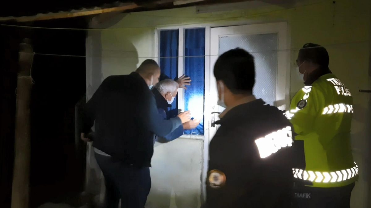 Bursa'da evinde baygın halde bulunan şeker hastası kadını polis kurtardı