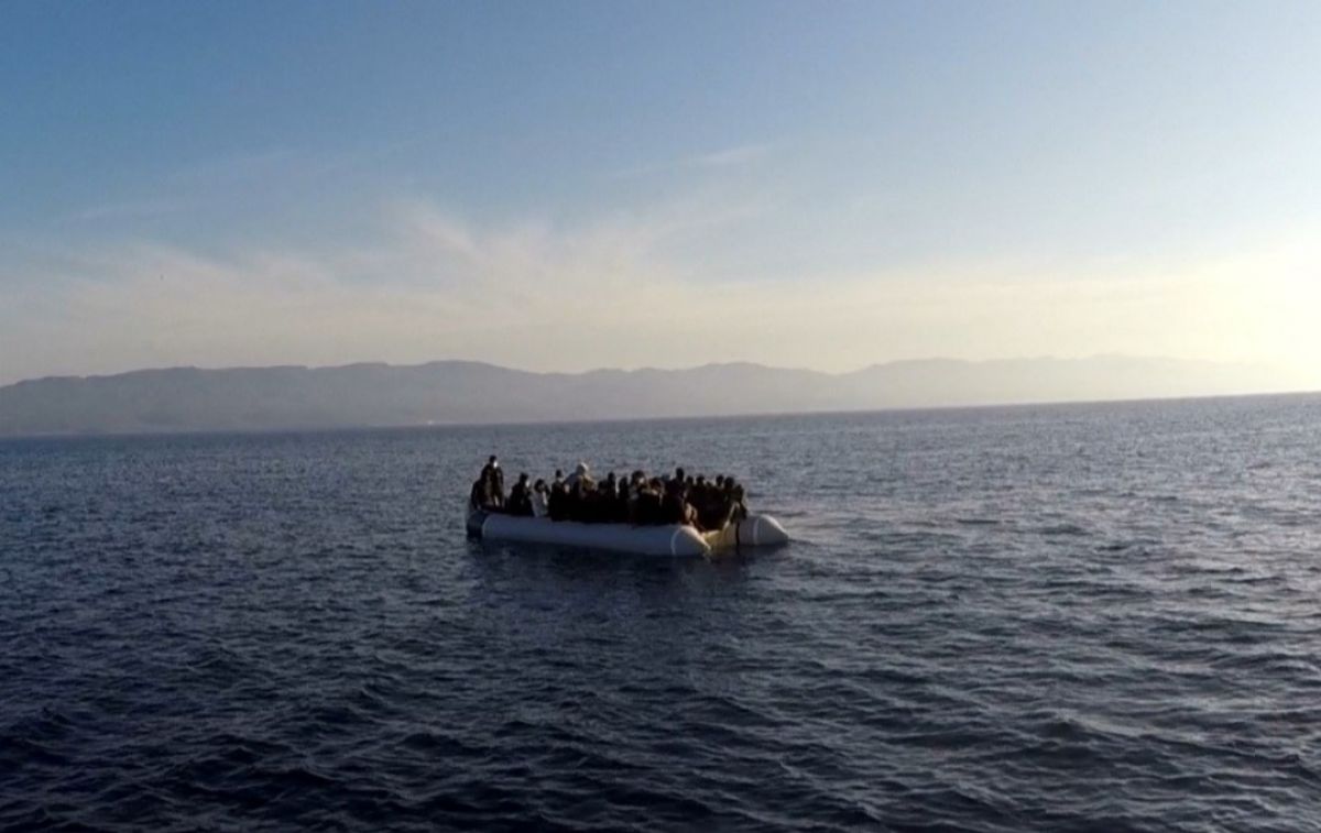 Çanakkale de Yunanistan ın ölüme terk ettiği 53 kaçak göçmen kurtarıldı #2