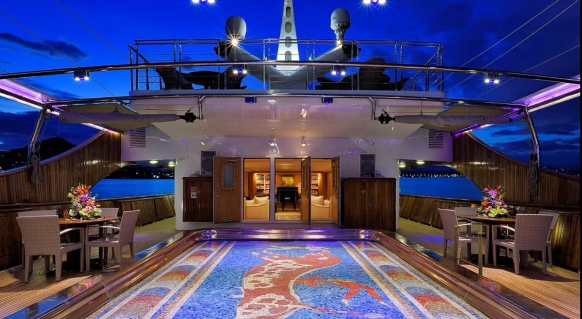 Weekly rental of a million dollar superyacht is astonishing #2