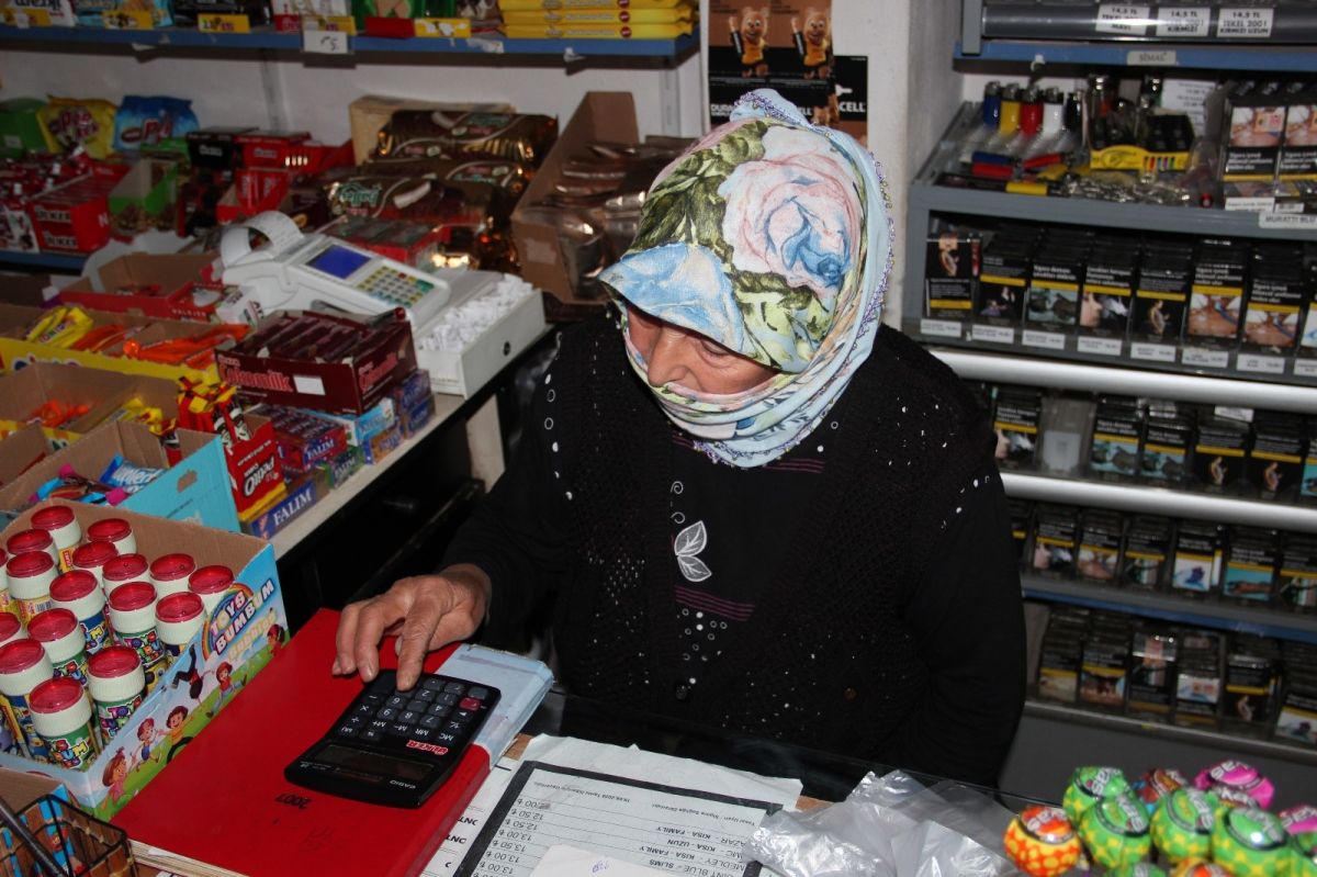 Kocaeli de yaşlı kadın, parasını çalan hırsızları yakaladı #2
