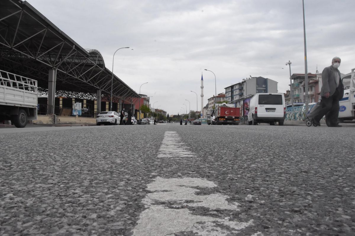 Kütahya’da kurulan semt pazarları için 9 cadde trafiğe kapatıldı #5