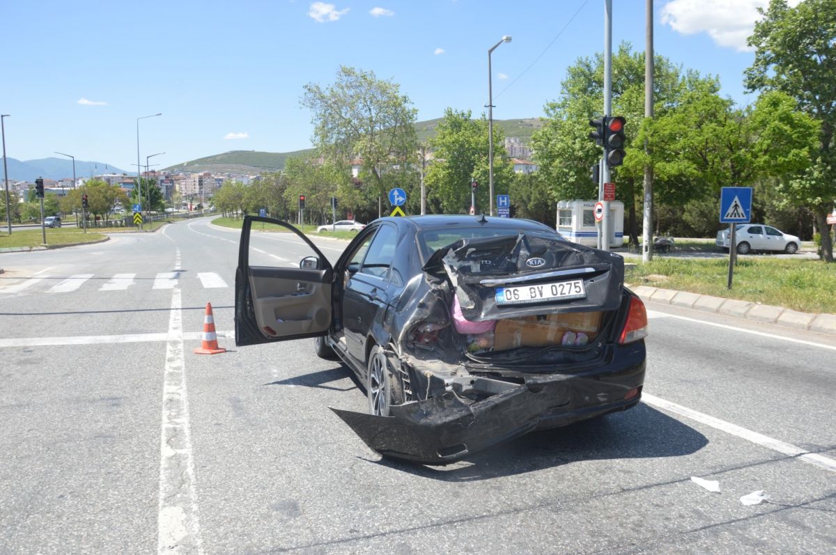 Bursa da polis kontrol noktasında kaza: 6 yaralı #8