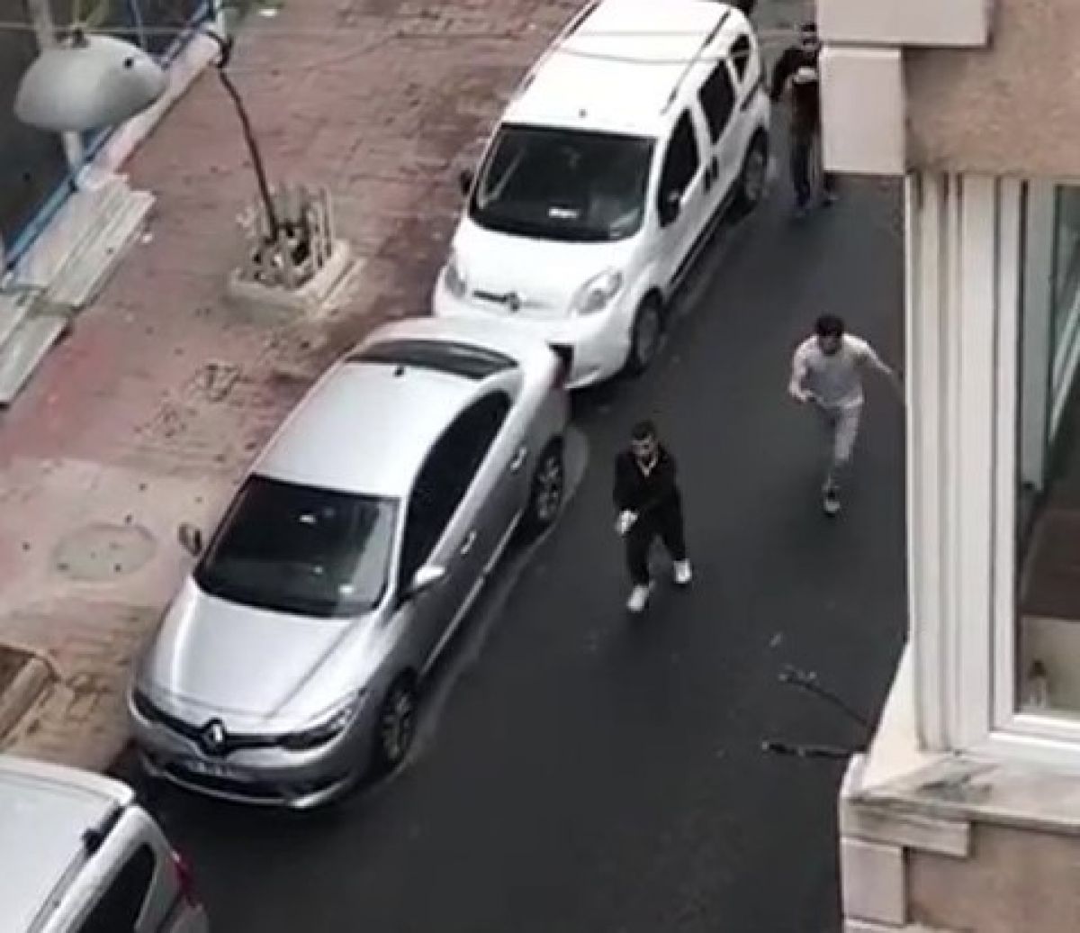 Beyoğlu nda sokak ortasında silahlı kavga #4