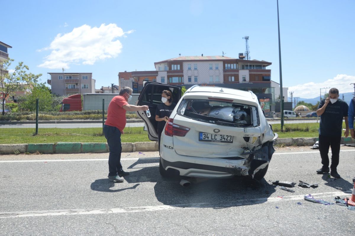 Bursa da polis kontrol noktasında kaza: 6 yaralı #5
