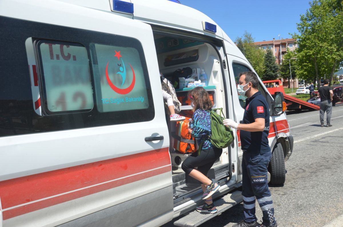 Bursa da polis kontrol noktasında kaza: 6 yaralı #10