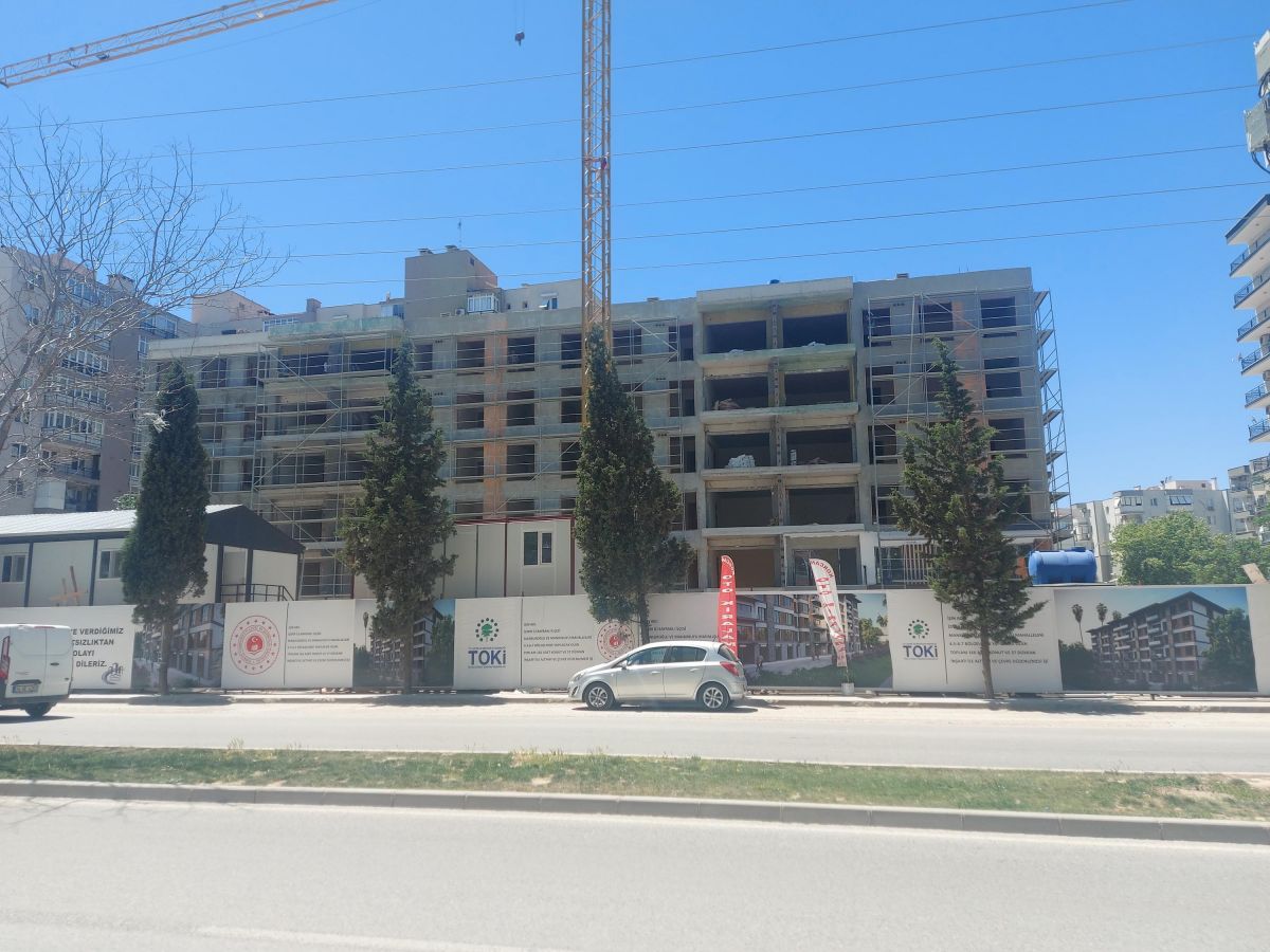 İzmir de depremde yıkılan binaların yerinde yenileri yükseliyor #1