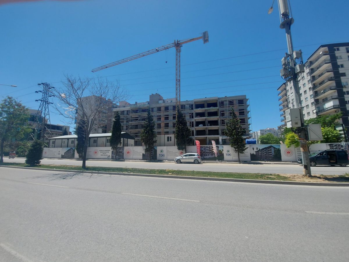 İzmir de depremde yıkılan binaların yerinde yenileri yükseliyor #5
