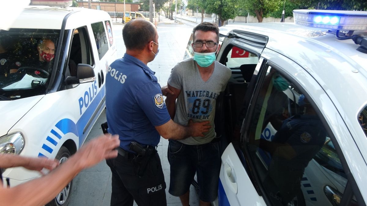 Antalya da turist maske takmamak için direndi #1