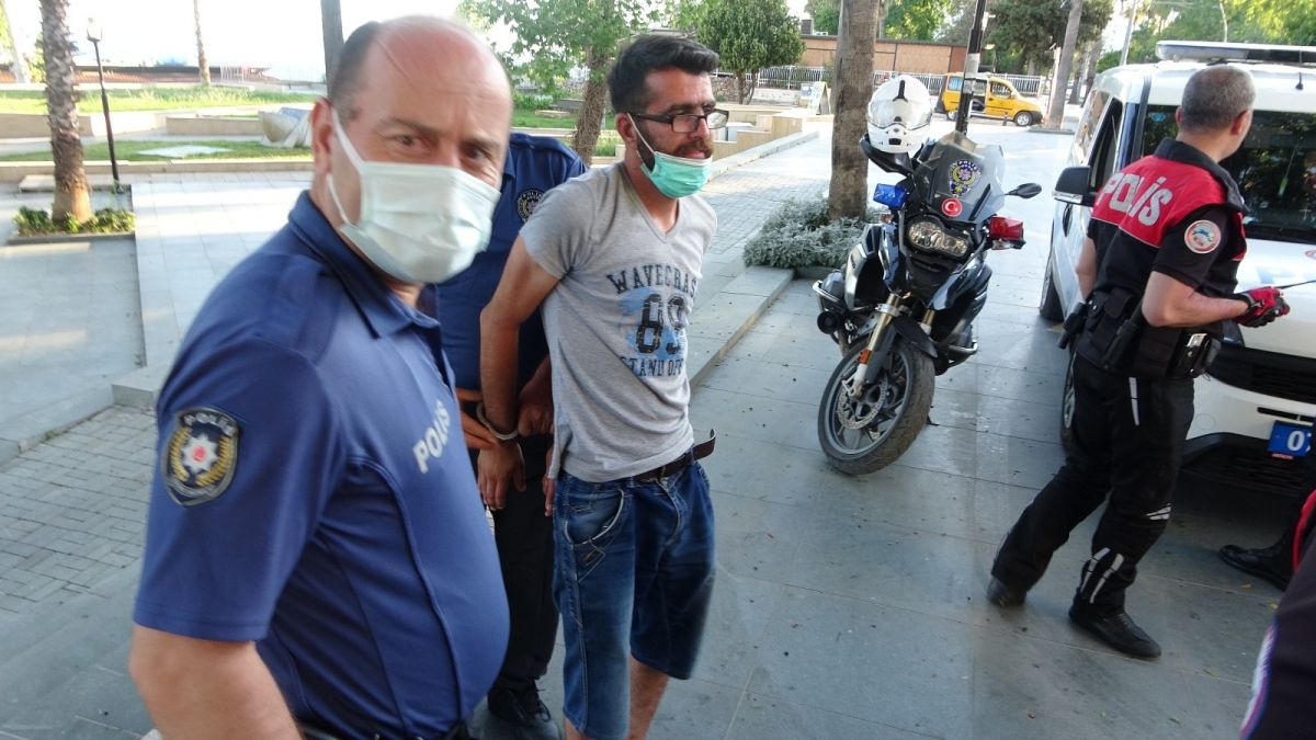 Antalya da turist maske takmamak için direndi #2