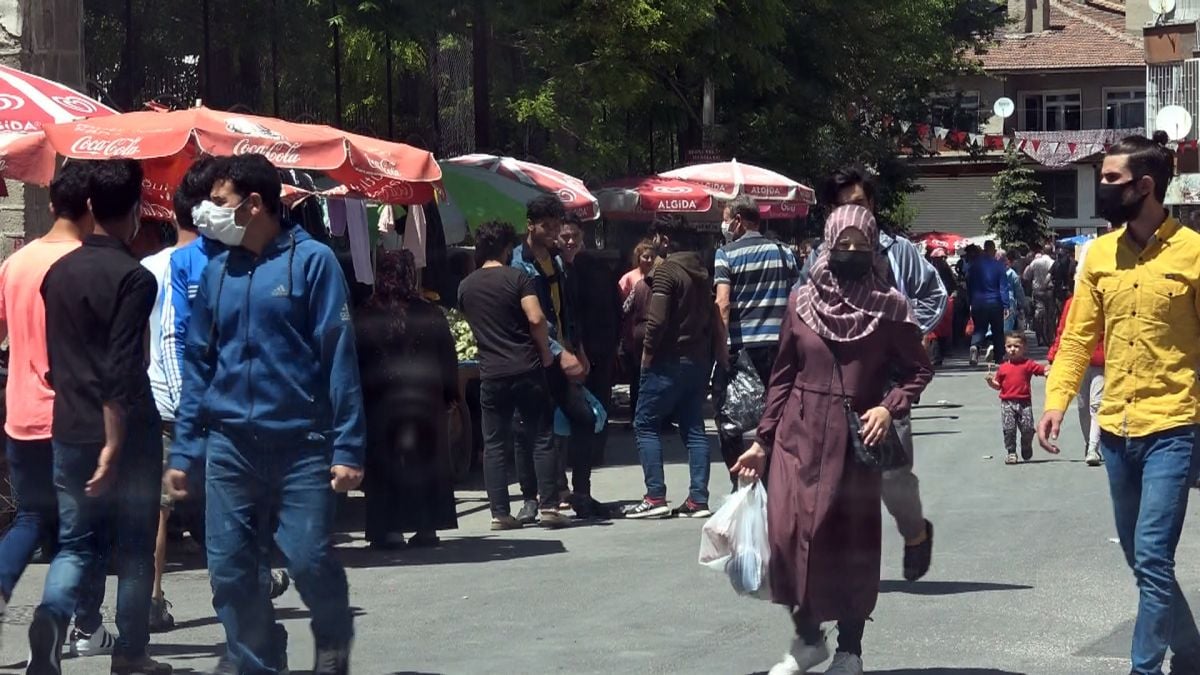 Konya da bayram öncesi kurulan seyyar tezgahlara müdahale edildi #7