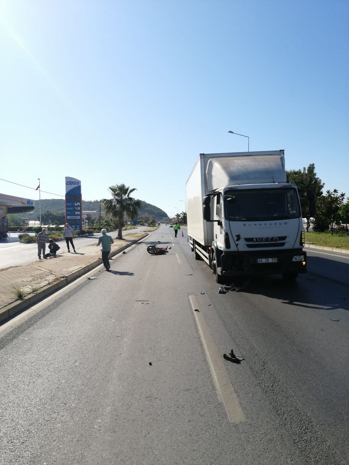 Antalya da motosiklet sürücüsünün ağır yaralandığı kaza #3