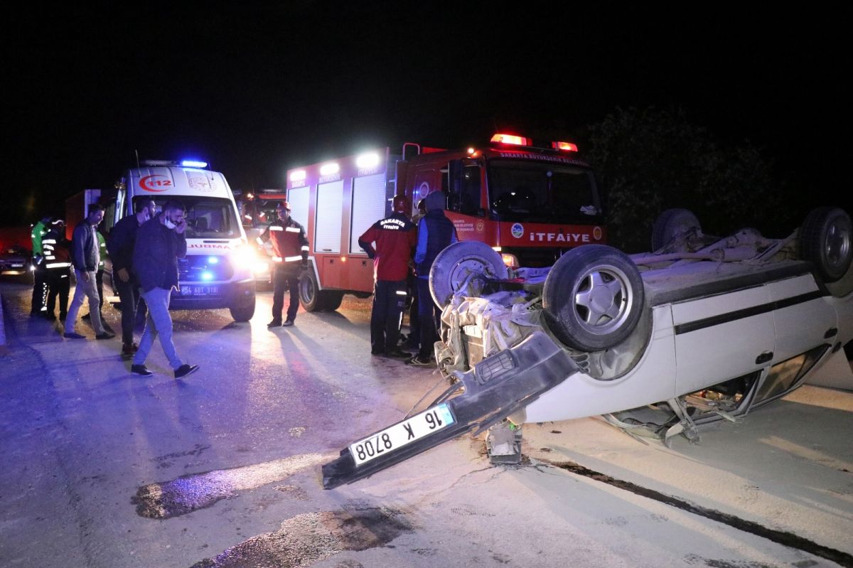 Sakarya da alkollü sürücü takla atan aracından kendisini kurtaran ekiplere saldırdı #9