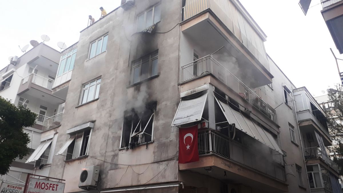 Antalya daki evlerinde bayram sabahı yangın çıktı #6