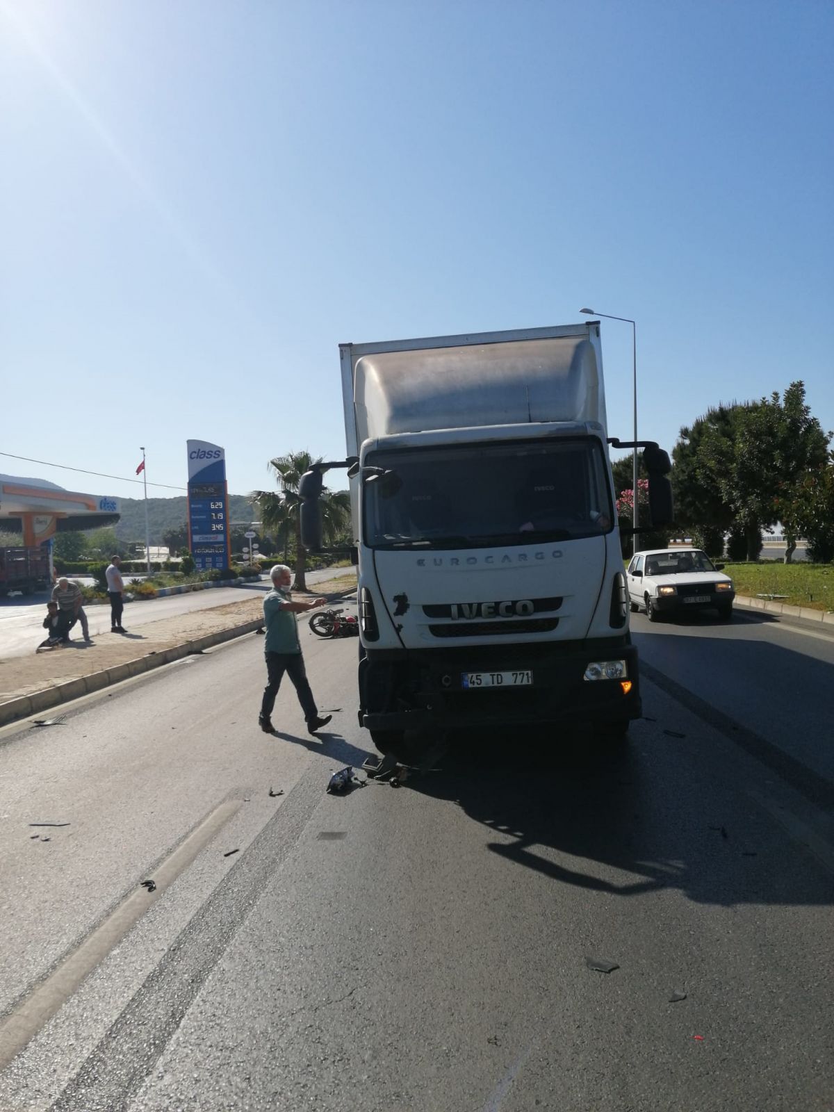 Antalya da motosiklet sürücüsünün ağır yaralandığı kaza #4