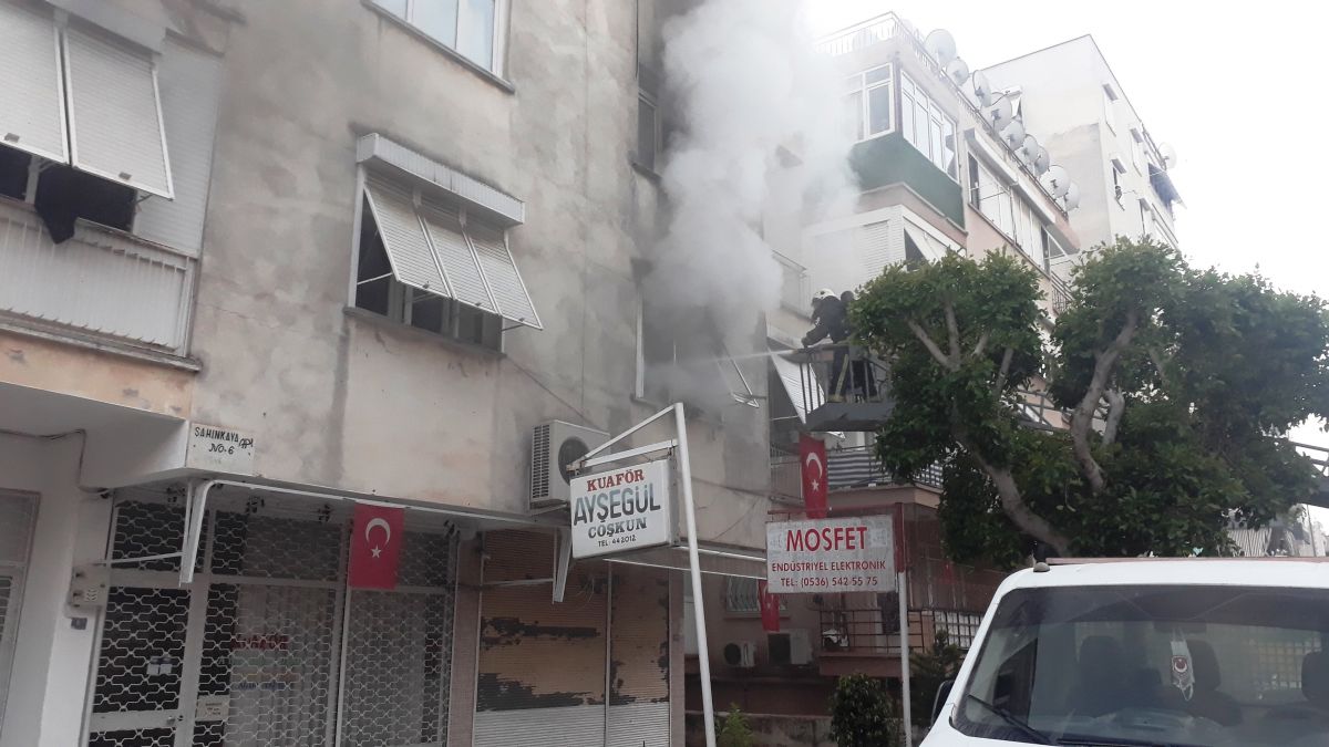 Antalya daki evlerinde bayram sabahı yangın çıktı #7