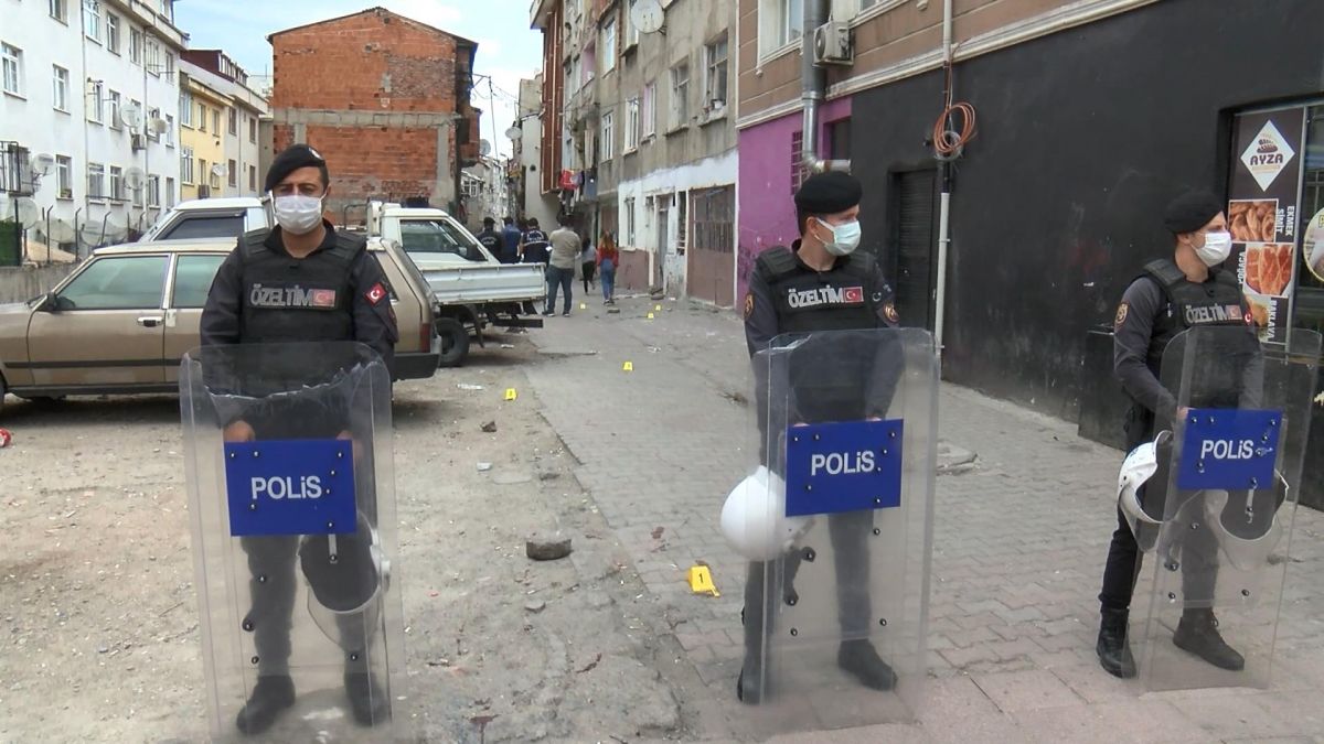 Gaziosmanpaşa da silahlı mahalle kavgası: 3 yaralı #4
