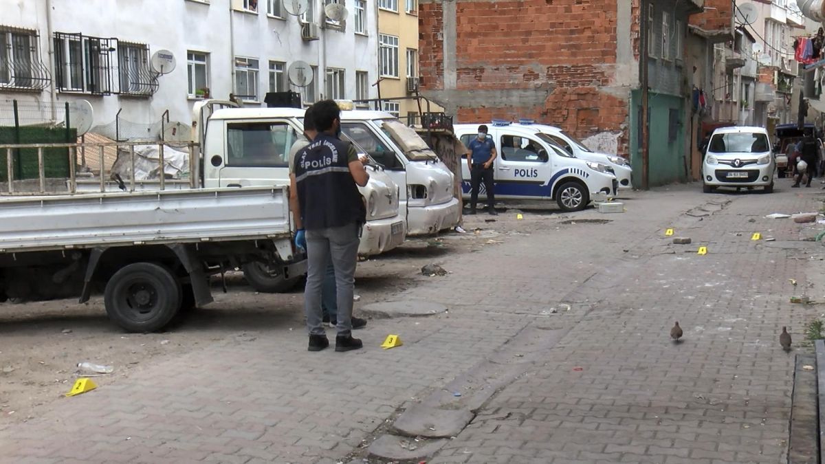 Gaziosmanpaşa da silahlı mahalle kavgası: 3 yaralı #3