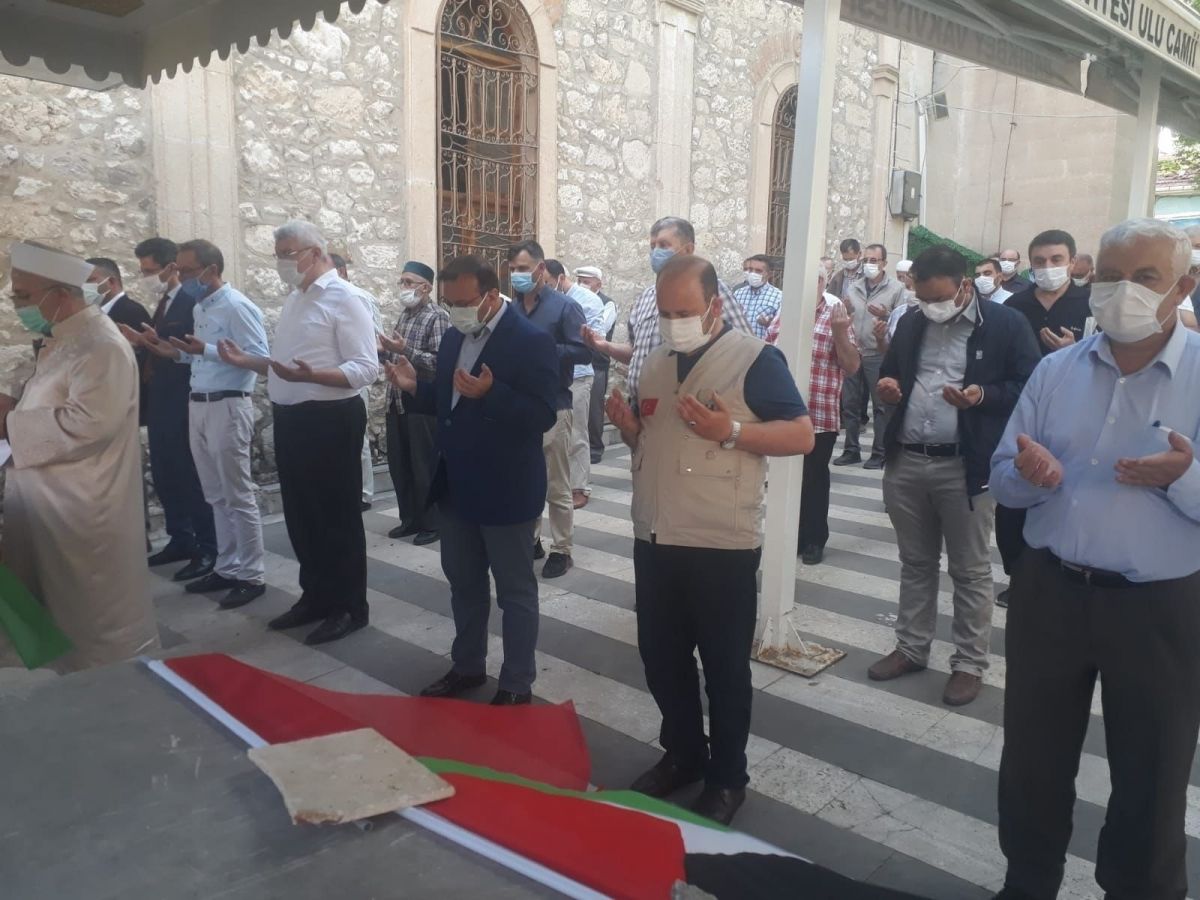 Kütahya da Filistin de ölenler için gıyabi cenaze namazı #1