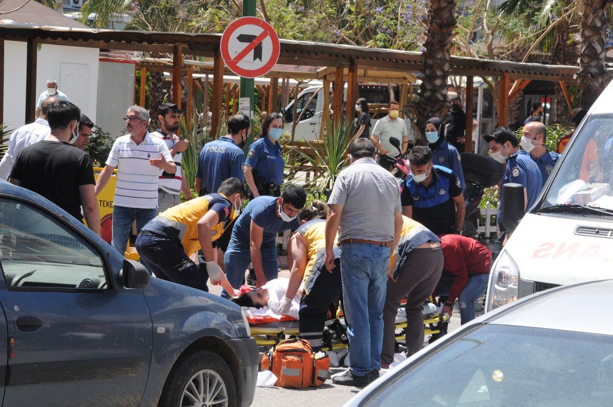 İzmir de annesini bıçakla yaralayan genç, engel olmaya çalışan 2 kişiyi öldürdü #2