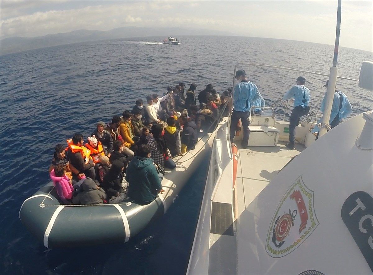 Ayvacık ta 80 göçmen kurtarıldı #2