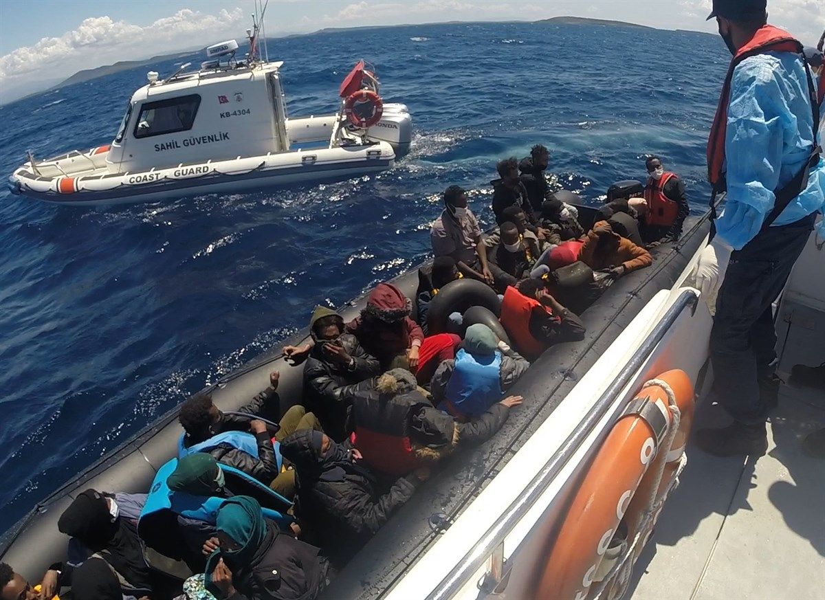 Ayvacık ta 80 göçmen kurtarıldı #1