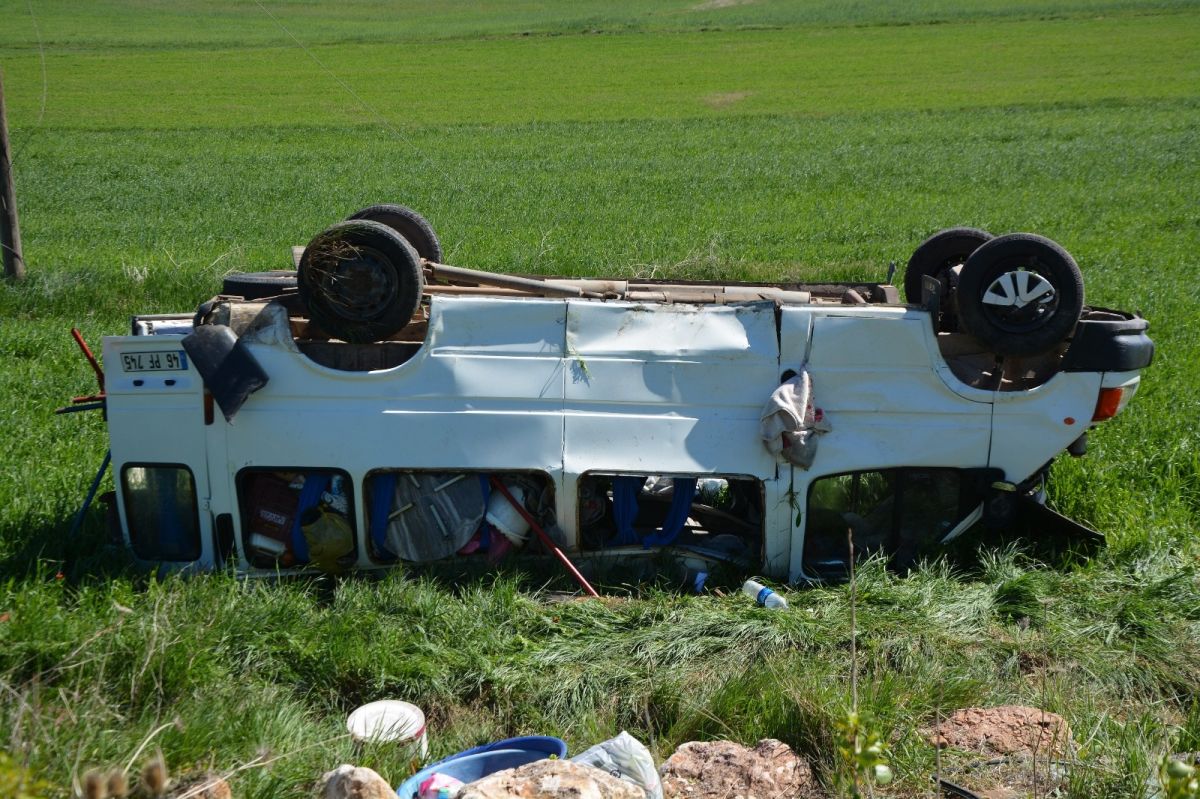 Sivas’ta işçi minibüsü devrildi: 5 yaralı #1