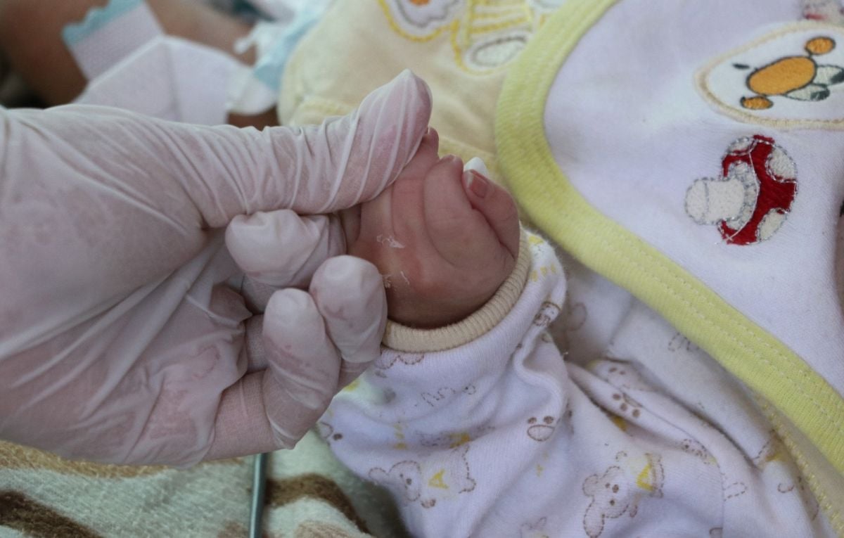 Adana da 1 aylık bebek, sokağa terk edildi #3