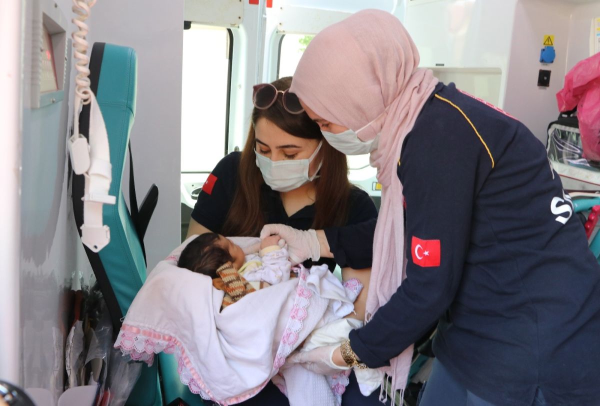 Adana da 1 aylık bebek, sokağa terk edildi #9