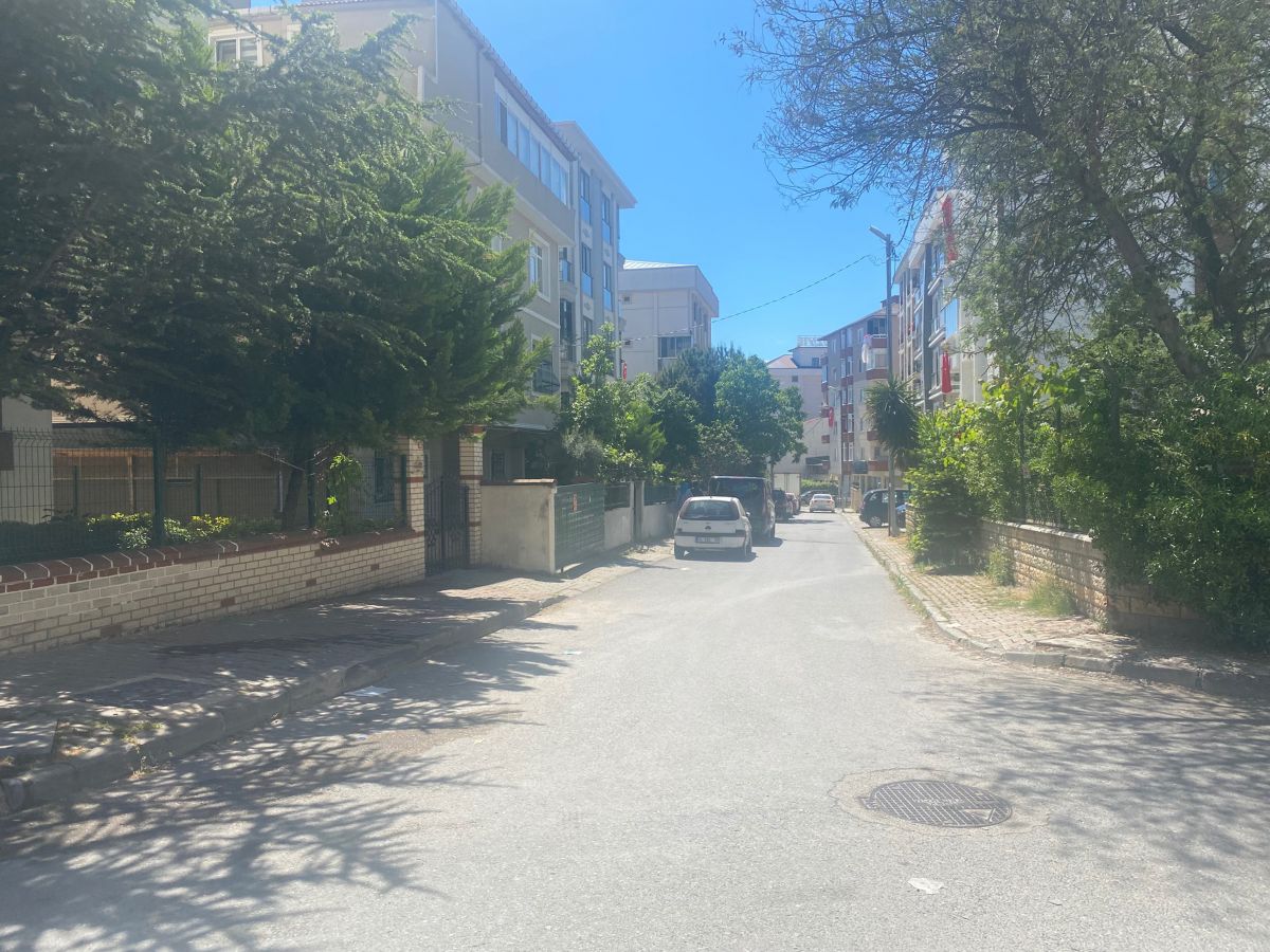 Maltepe de 2 sokağın kesiştiği dört yol, kaza nedeniyle korkutuyor #3
