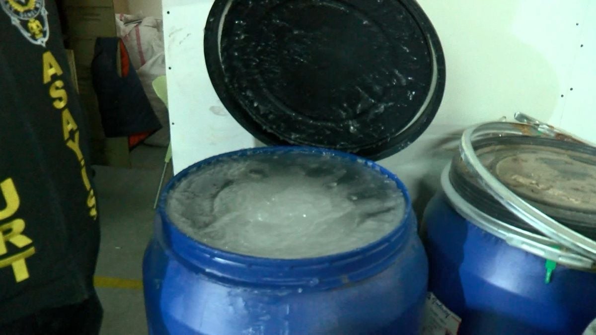 Esenyurt ta sahte deterjan üreten imalathaneye baskın: 6 gözaltı #2