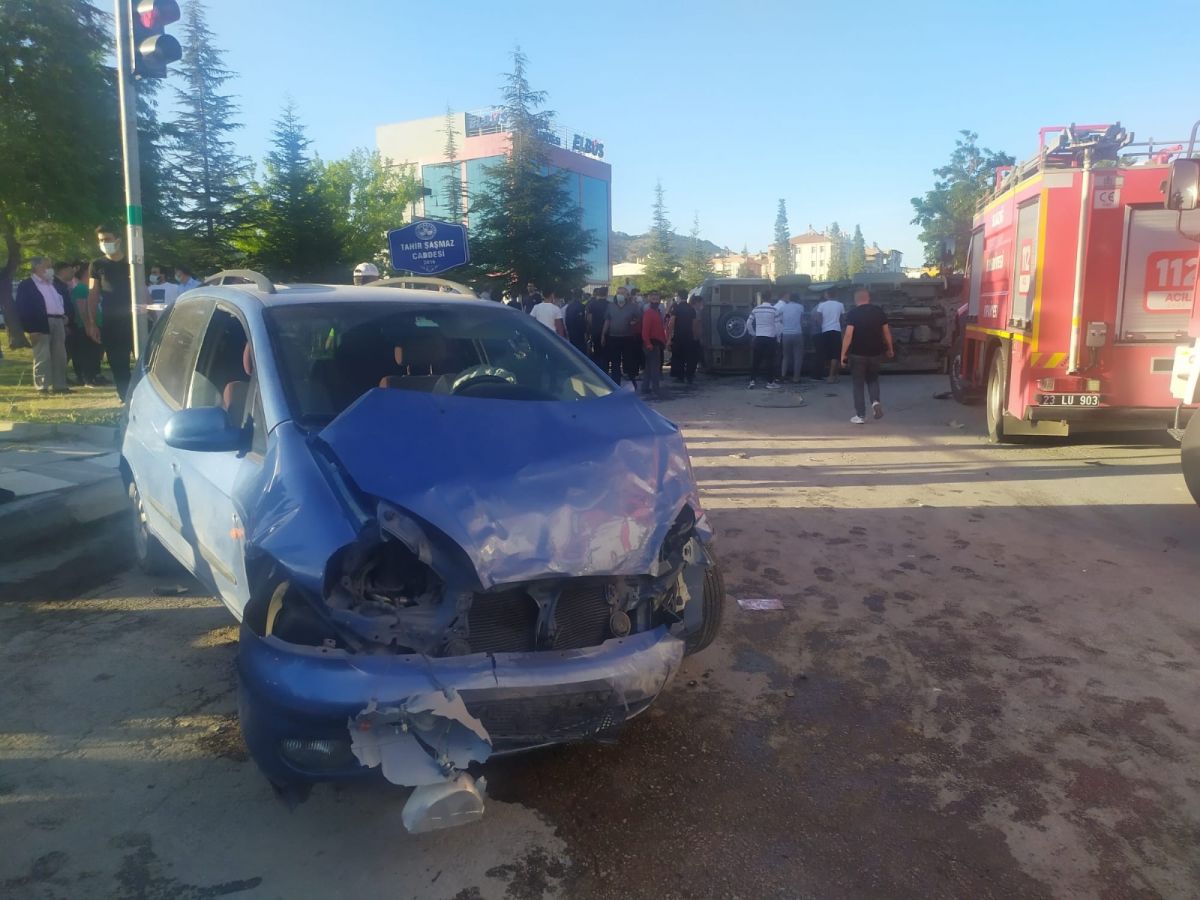 Elazığ’da 19 kişinin yaralandığı zincirleme kaza güvenlik kamerasında #5