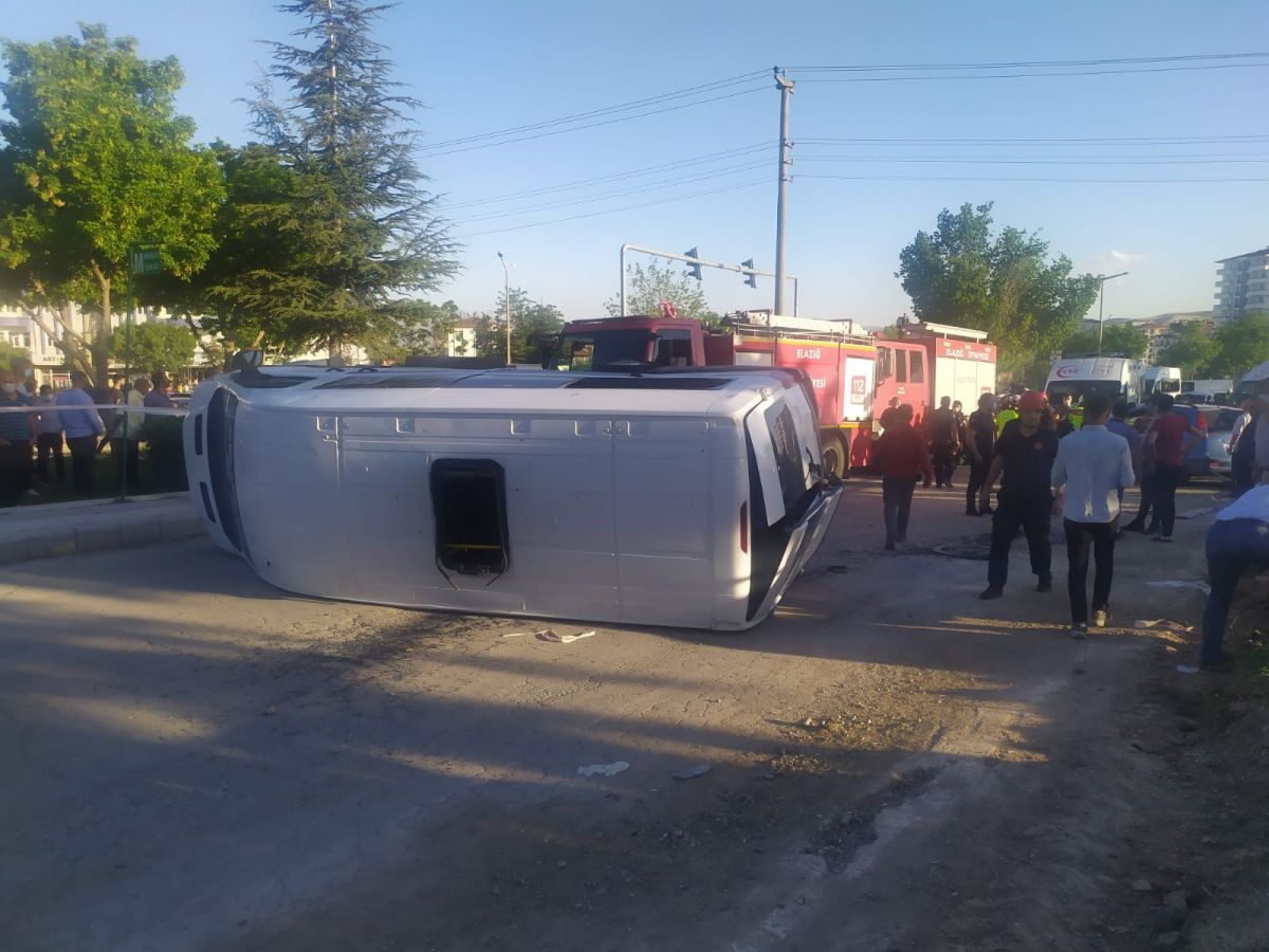 Elazığ’da 19 kişinin yaralandığı zincirleme kaza güvenlik kamerasında #4