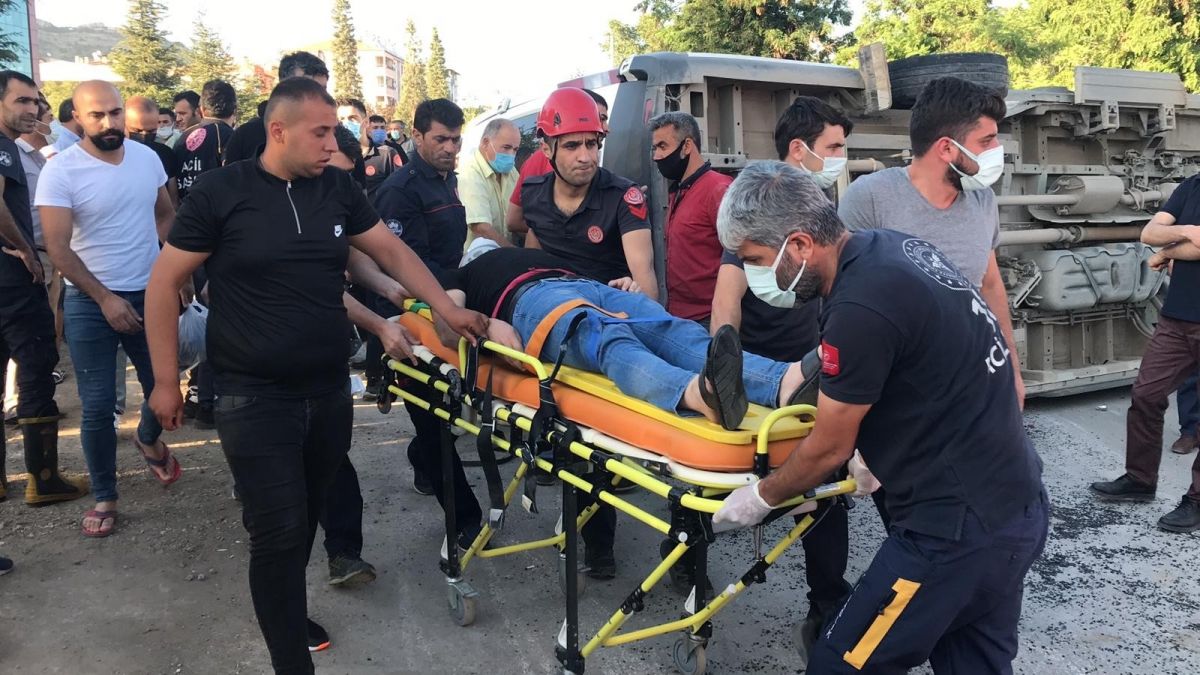 Elazığ’da 19 kişinin yaralandığı zincirleme kaza güvenlik kamerasında #2
