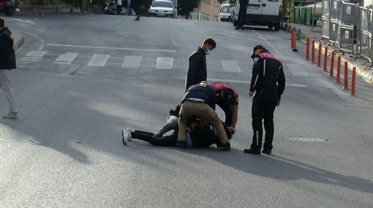 Sultanbeyli de uyuşturucu satıcısı, polis tarafından kovalandı #7