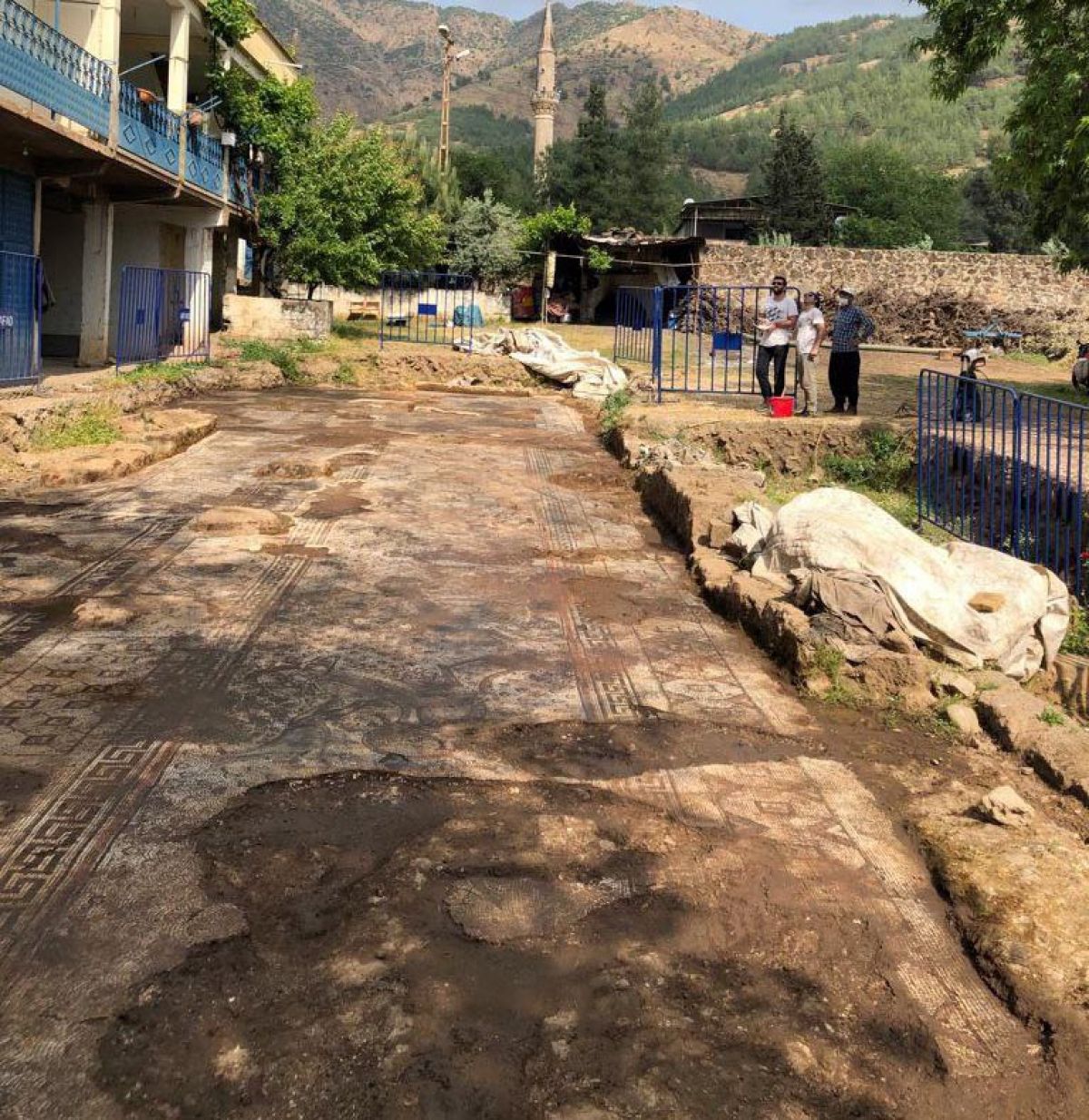 Gaziantep te kaçak kazıdan çıkan mozaiklere 24 saat koruma #4