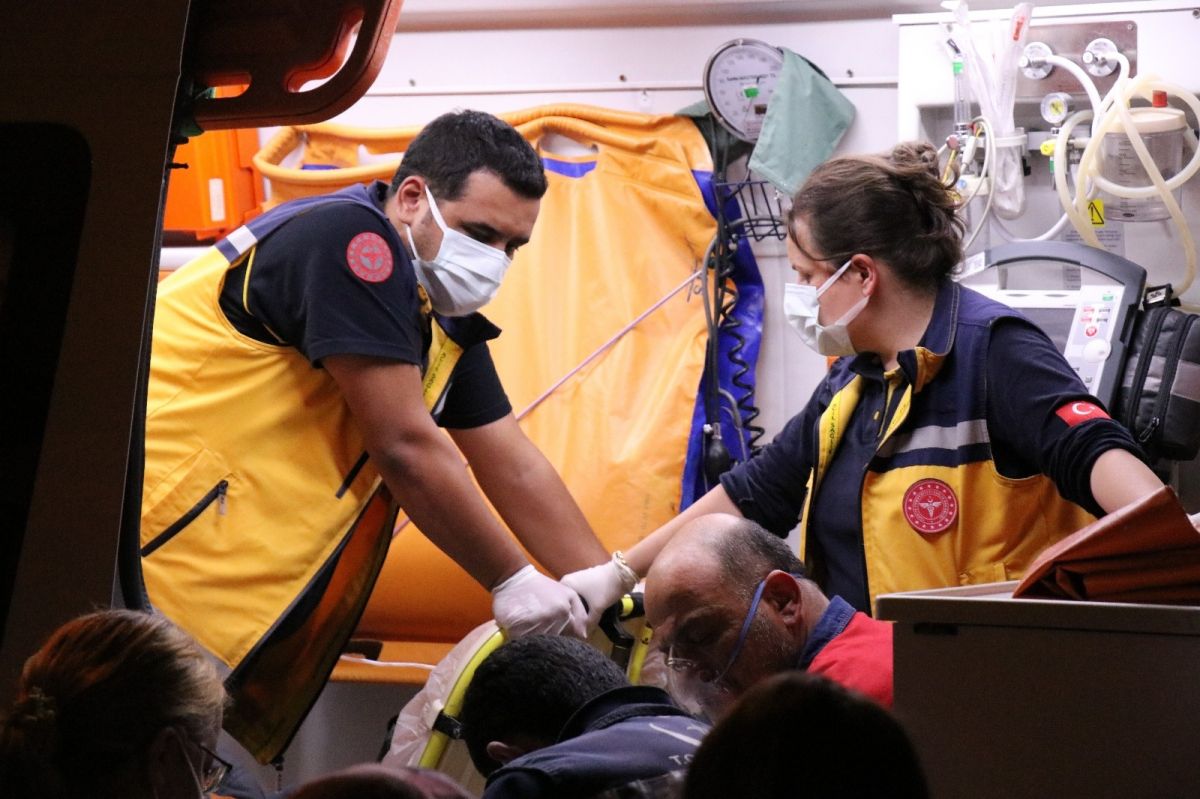 Bolu da ocakta unutulan yağın çıkardığı yangında 3 kişi hastaneye kaldırıldı #4