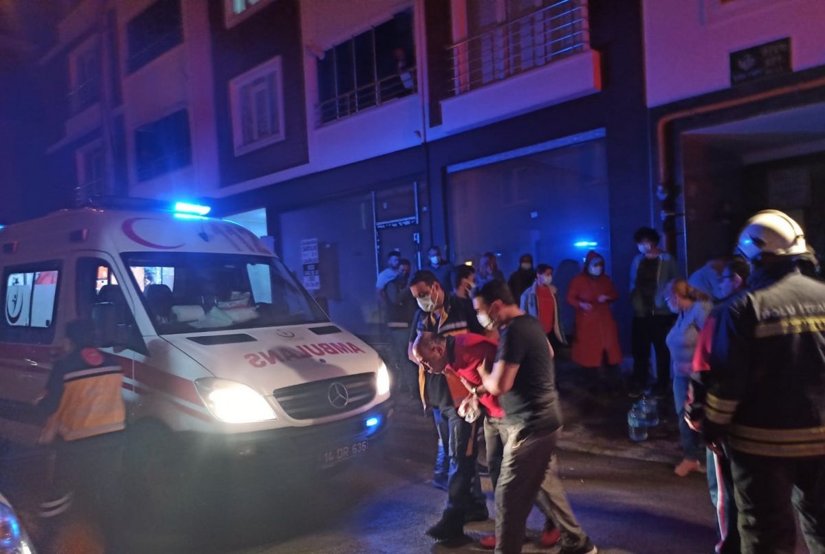 Bolu da ocakta unutulan yağın çıkardığı yangında 3 kişi hastaneye kaldırıldı #2