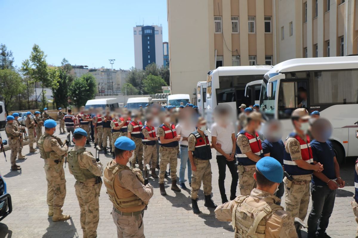 Diyarbakır da narko-terör operasyonu: 73 gözaltı #1