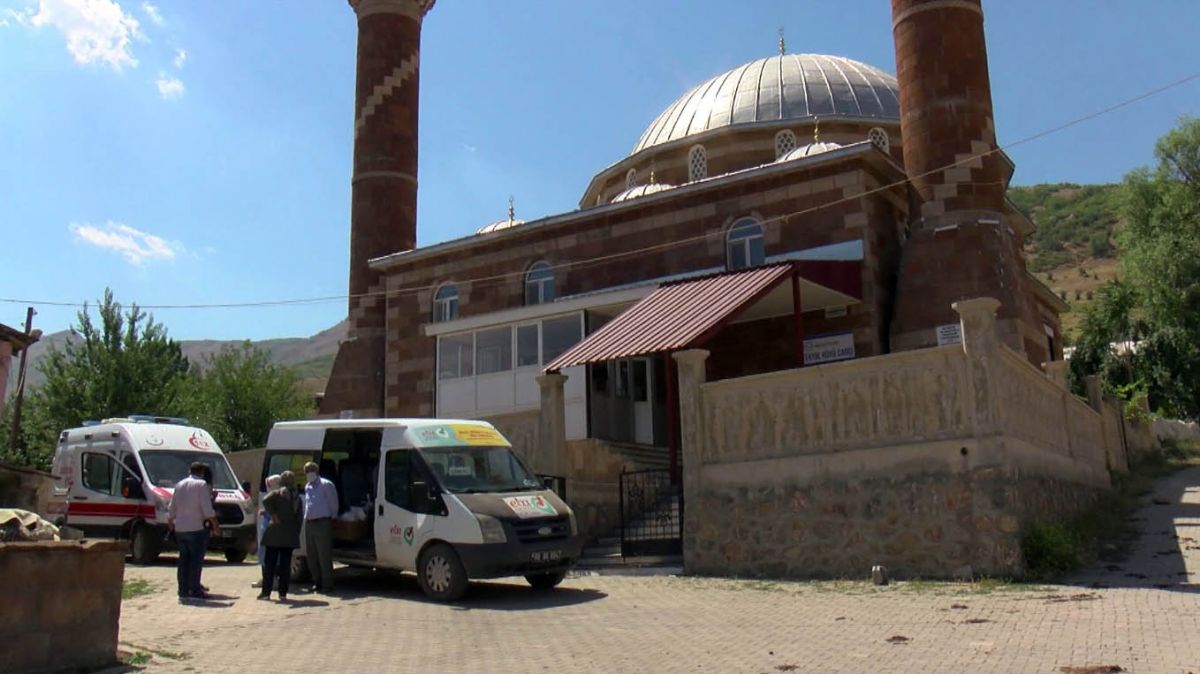 Kurdish and Turkish vaccination announcement was made from the mosque in Muş #6