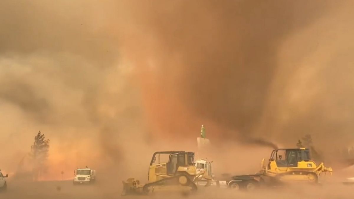 'flame hose' appeared during wildfire in the USA #2