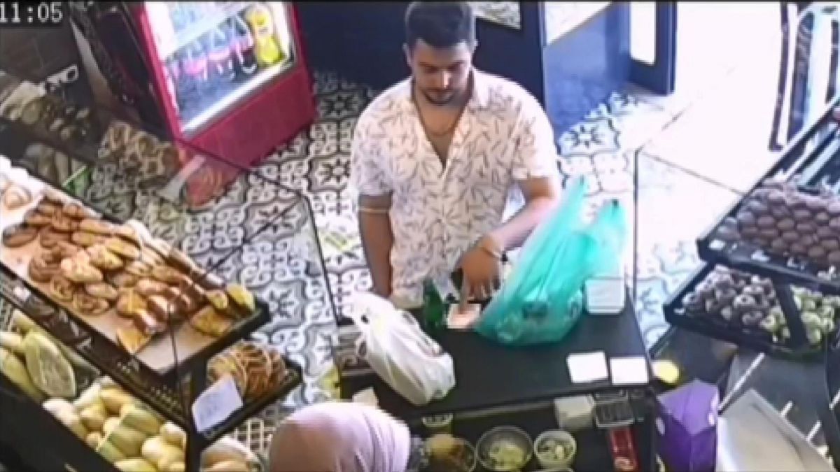 Esenyurt�ta tezgaha koyduğu parayı geri alıp para üstü bekledi