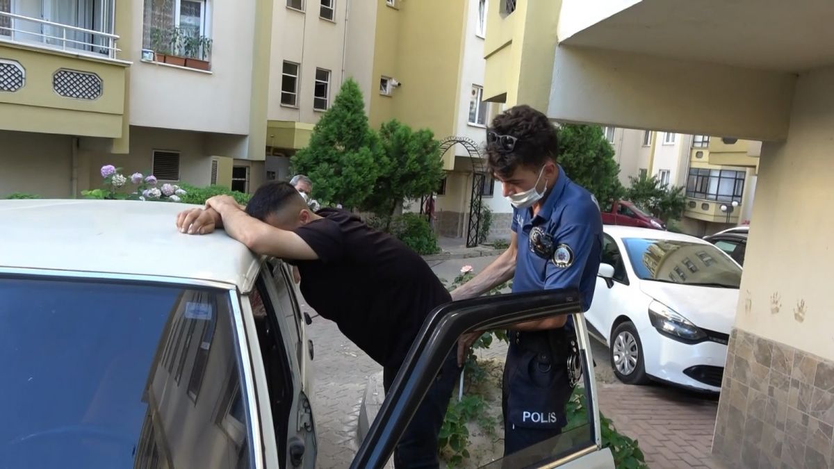Bursa’da tanımadığı birinin arabasında uyudu #7