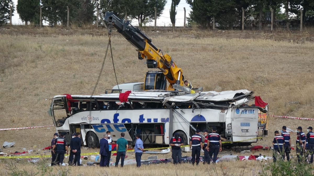 Balıkesir’deki otobüs kazasında hayatını kaybedenlerin kimlikleri belli oldu #1