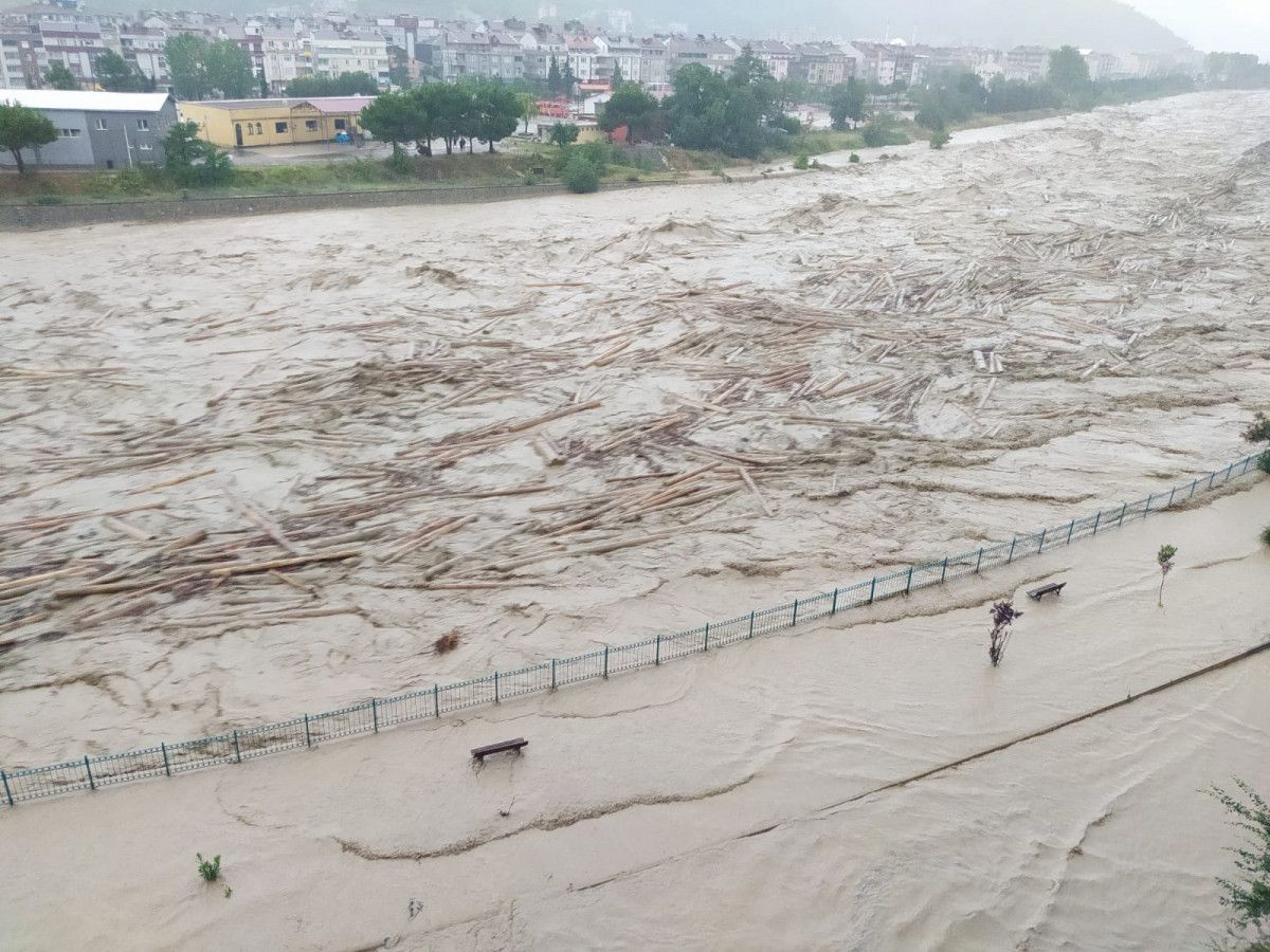 Sinop ve Samsun da sağanak yağış, seli beraberinde getirdi #2