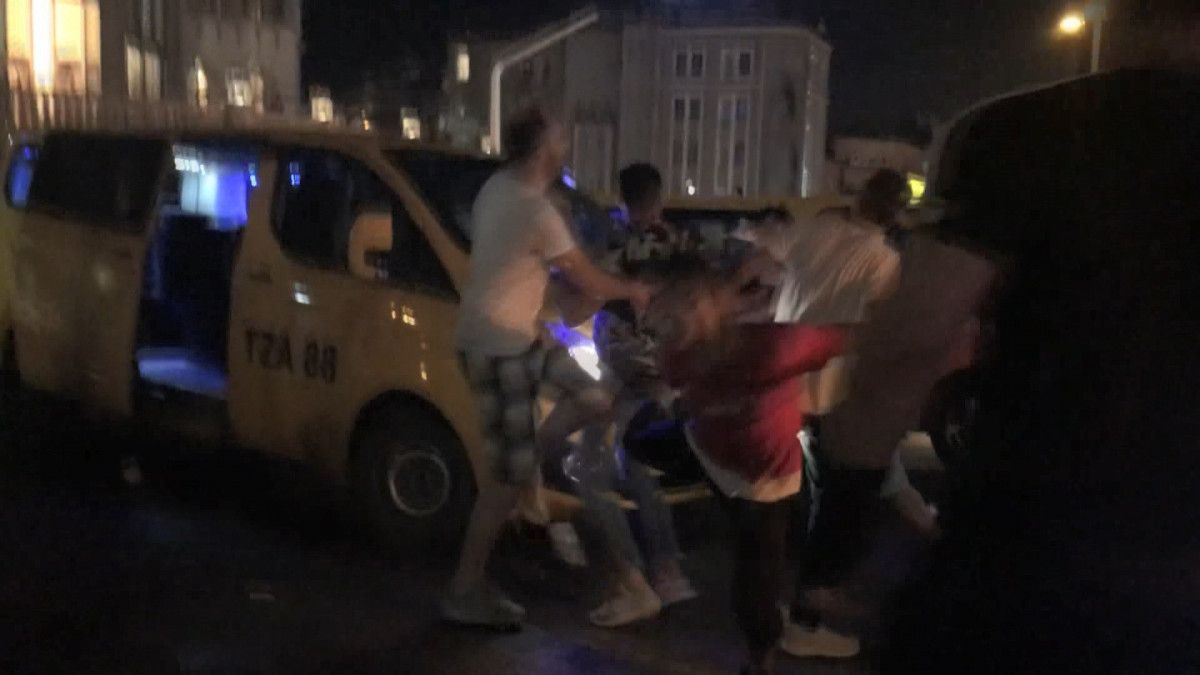 Taksim de tekme tokat meydan kavgası #3
