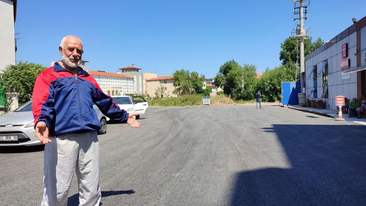 Sakarya da yıllardır beklediği asfalt yola kavuşan yaşlı adam taklalar attı #6