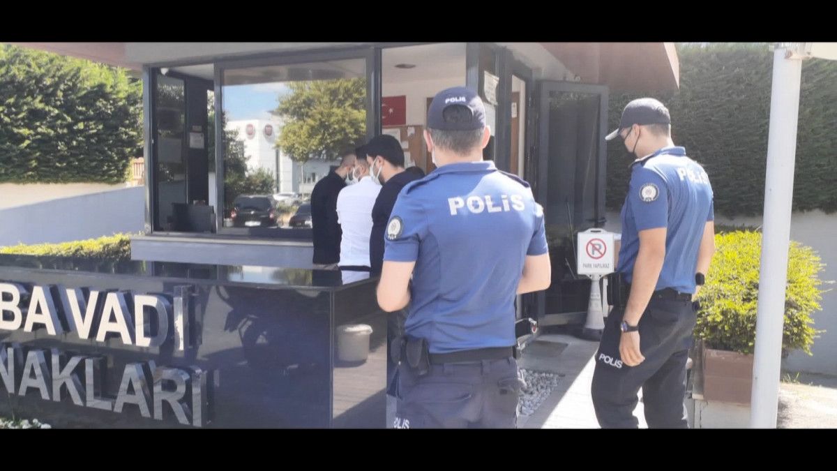 Ebru Şallı nın eşini arayan haciz memurları, eski eşiyle karşılaştı #2